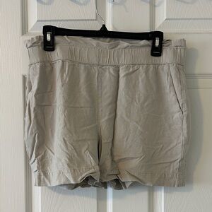 Vero Moda Women's Beige Shorts